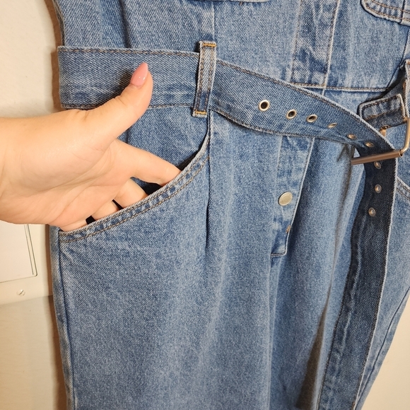 NWT BLANK NYC Womens Sleeveless Denim Belted cropped Jumpsuit. size medium. - Picture 2 of 16
